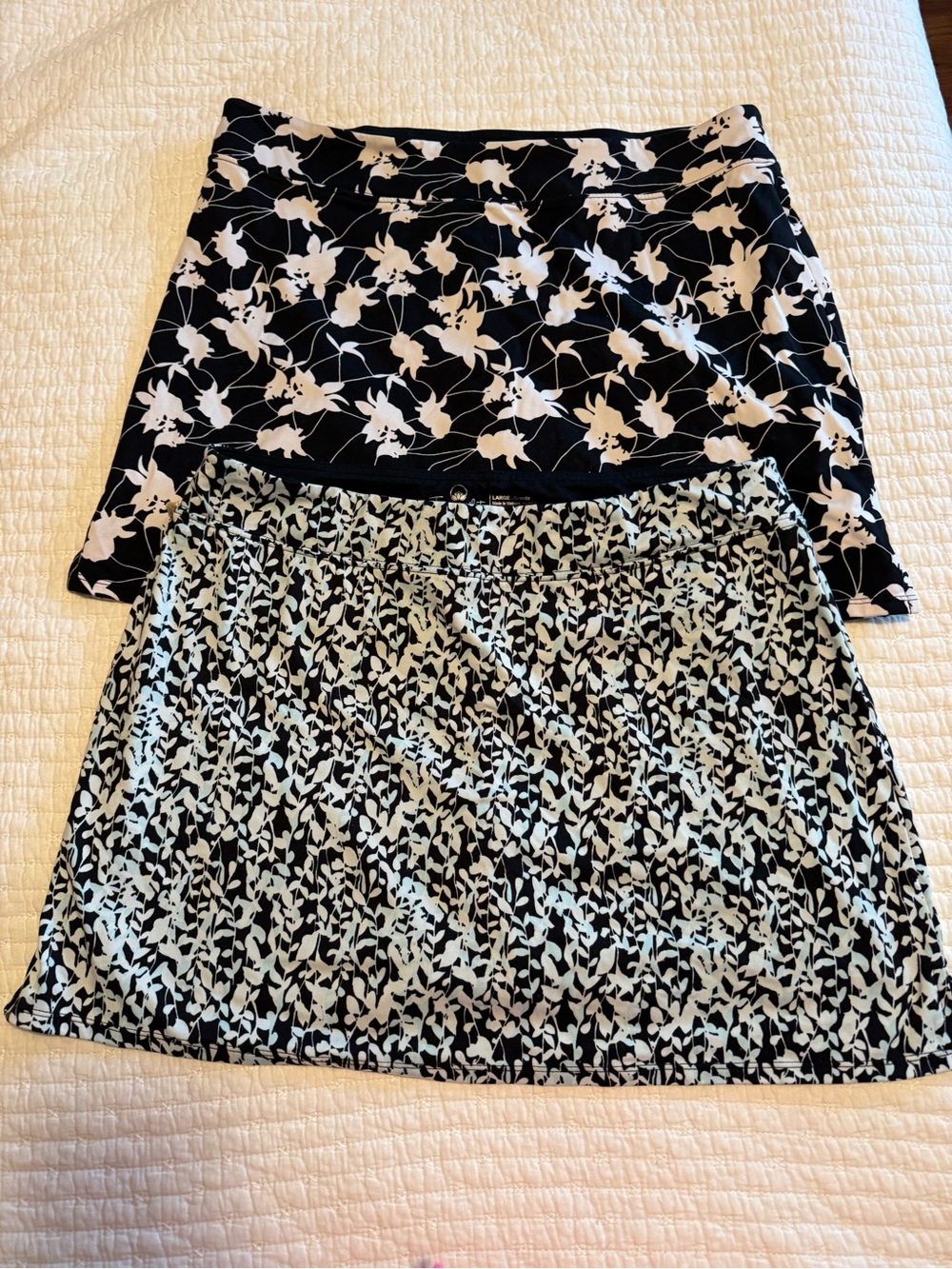 Bundle! lot of 2 Black & White Floral Athletic Skirts w/ Shorts Tranquility Sz L